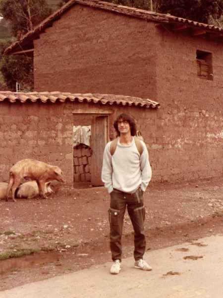 Reise-nach-Peru-Allee-einer-kleinen-Stadt