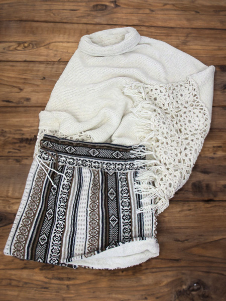 Garde-robe-capsule-jupe-et-poncho-alpaga