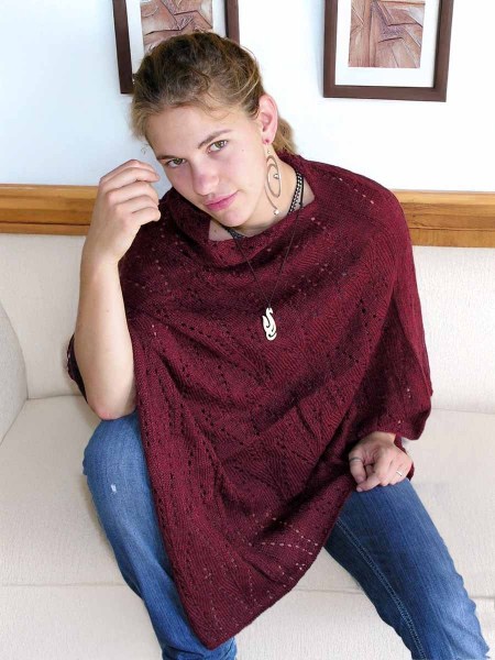 Poncho-donna-rosso-in-lana-di-alpaca-Samba