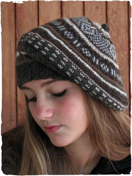 Basco-donna-in-maglia-Peru