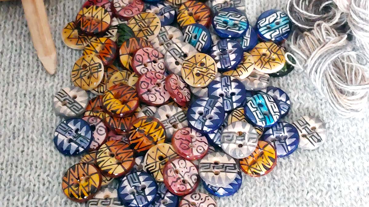 Bottoni di ceramica dipinti a mano