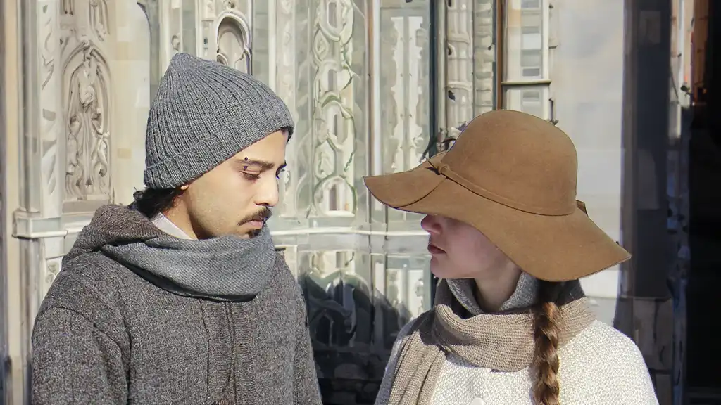 cappello peruviano uomo una giovane donna con un giovane indossano due eleganti cappelli peruviani