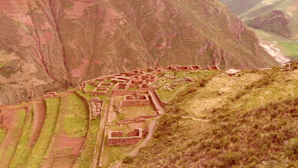 Viaggiare in Perù, vista panoramica del Machu Picchu