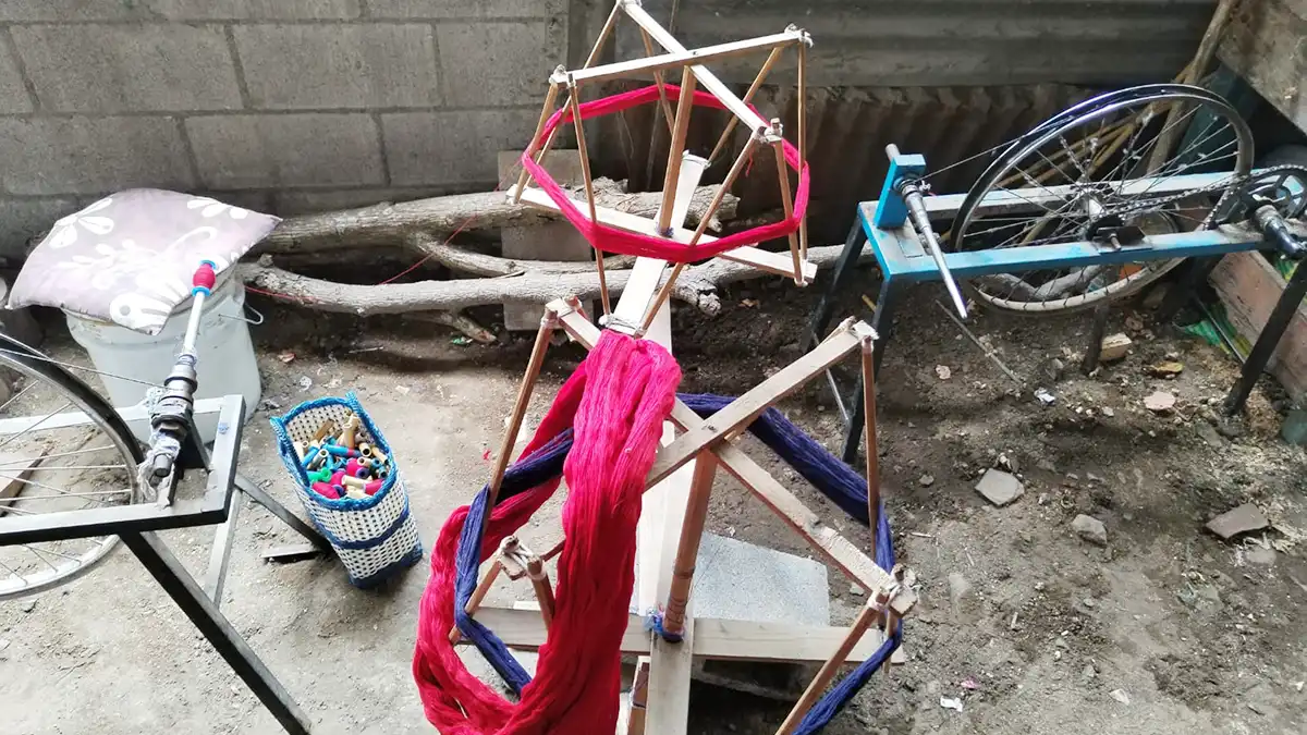 abbigliamento estivo e filati colorati