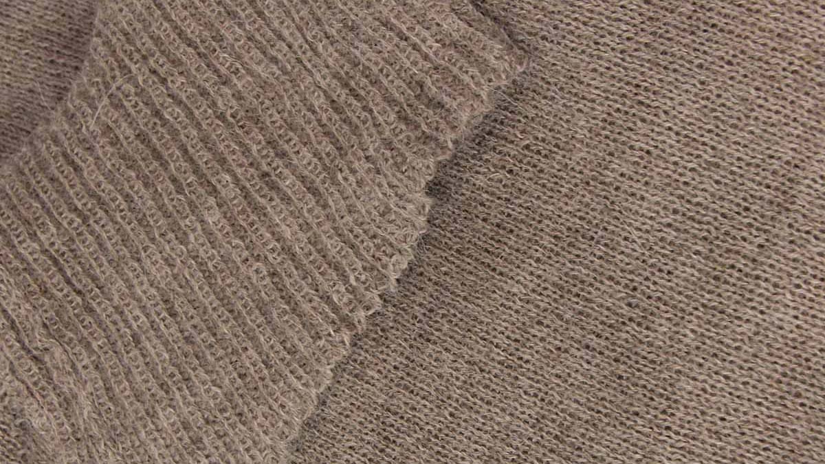 maglia jersey in alpaca fine Maglione elegante da uomo – dettaglio del tessuto in alpaca fine