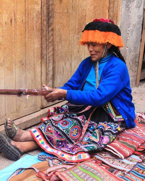 alpaca tessitrice peruviana