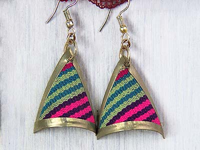 Boucles D'oreilles Pendantes Faites Main - Résine Dorée - Neuf Sans Emballage